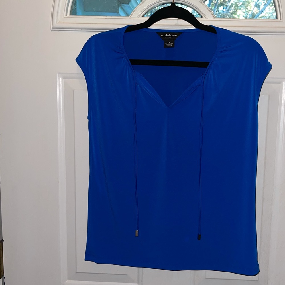 sleeveless blouse